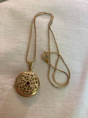 Vintage Locket Pendant Necklace Mother’s Day Memories